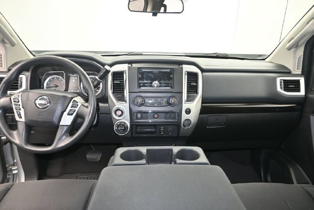 Used 2017 Nissan Titan SV AWD/4WD image 11
