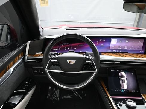Used 2025 Cadillac Escalade ESV Sport Platinum w/ LPO, Floor Liner Package AWD/4WD image 15