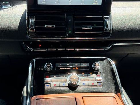 Used 2020 Lincoln Navigator Reserve AWD/4WD image 27