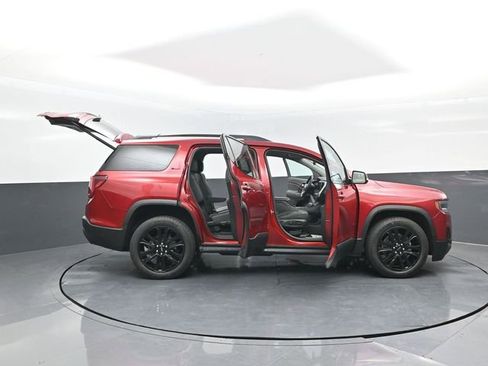 Used 2023 GMC Acadia SLT w/ Elevation Edition image 20