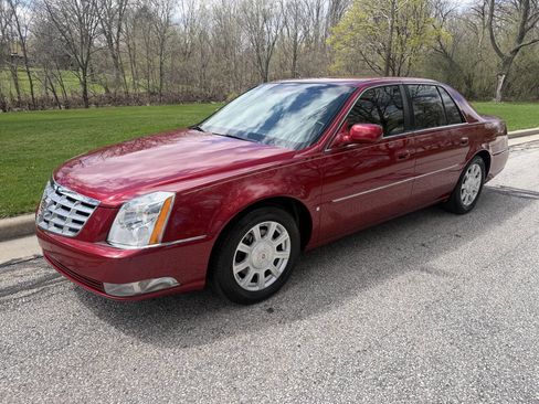 Used 2008 Cadillac DTS Luxury II FWD image 1