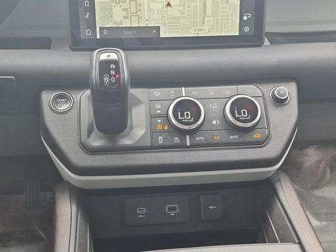 Used 2023 Land Rover Defender 110 X-Dynamic SE AWD/4WD image 24