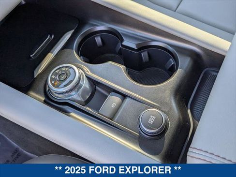 Certified 2025 Ford Explorer Active w/ Active Comfort Package image 18