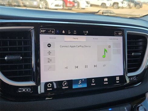 Used 2022 Chrysler Pacifica Touring-L image 15