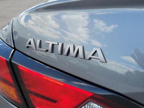 Used 2024 Nissan Altima 2.5 SV FWD image 9