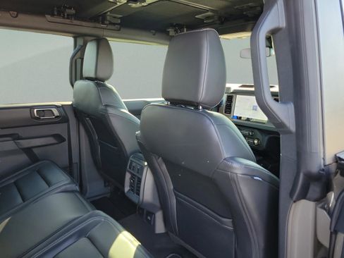 New 2025 Ford Bronco Outer Banks w/ Black Appearance Package image 23