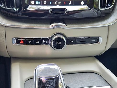 Certified 2025 Volvo XC60 T8 Ultra w/ Protection Package Premier image 21