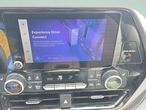 Used 2023 Toyota Highlander XLE image 16