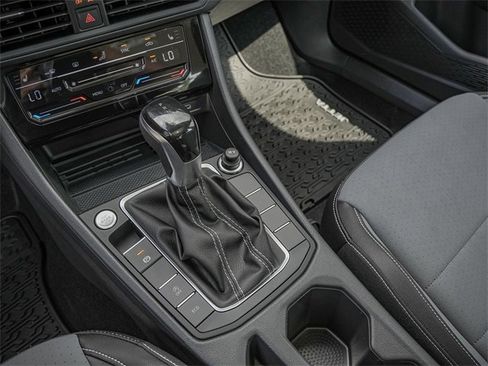 Certified 2025 Volkswagen Jetta SE image 13