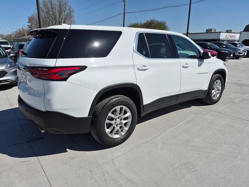 Used 2022 Chevrolet Traverse LS image 6