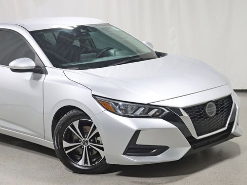 Used 2021 Nissan Sentra SV image 2