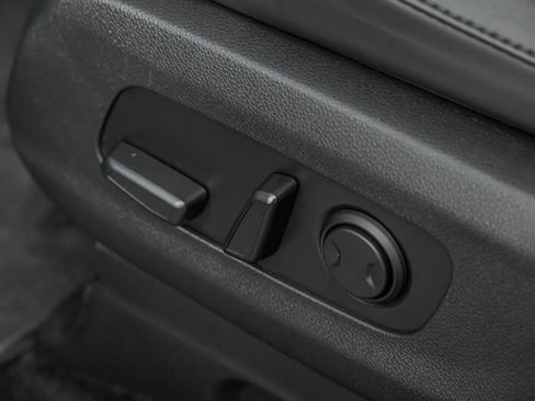Used 2023 Kia Carnival LX FWD image 19