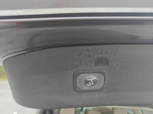 Used 2016 Ford Escape SE w/ SE Leather Comfort Package AWD/4WD image 19