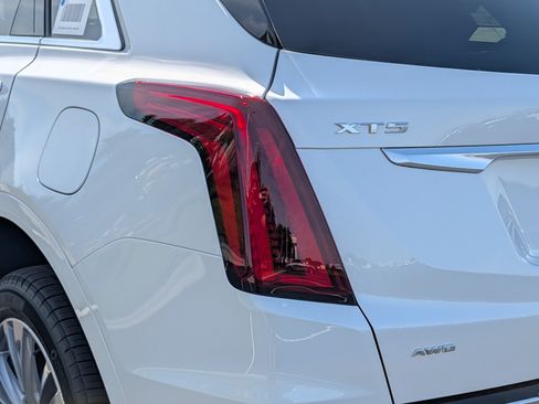New 2026 Cadillac XT5 Premium Luxury w/ LPO, Floor Liner Package AWD/4WD image 9