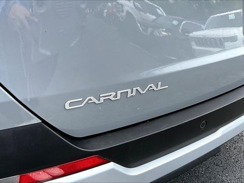 Certified 2025 Kia Carnival EX FWD image 21