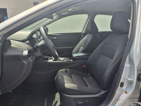 Used 2024 Nissan Altima 2.5 SV FWD image 11