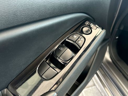 Used 2024 Nissan Altima 2.5 SR FWD image 11