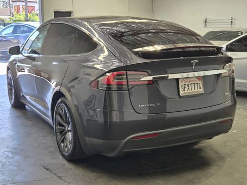 Used 2017 Tesla Model X 75D image 2