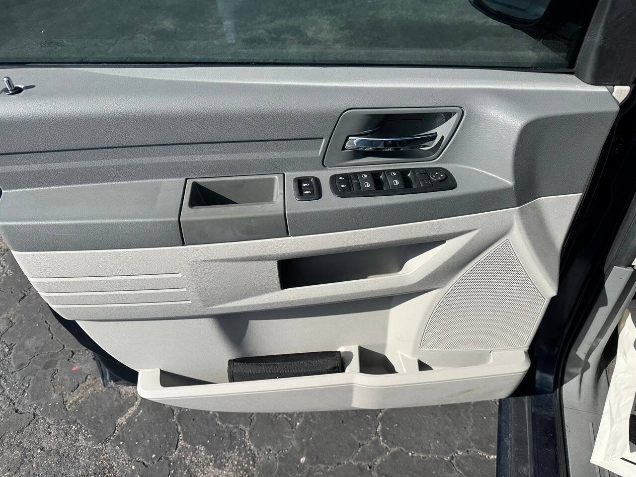 Used 2009 Dodge Grand Caravan SE w/ Climate Group FWD image 11