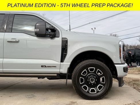 Used 2025 Ford F250 Platinum image 18