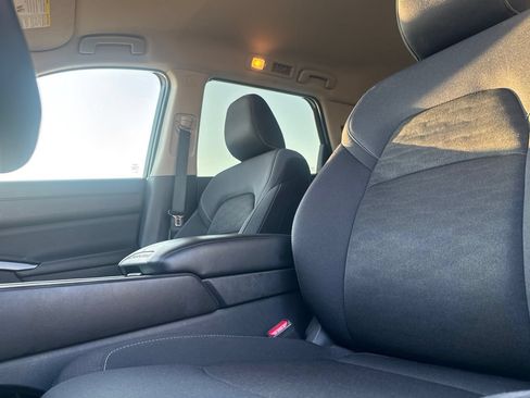 Certified 2025 Nissan Pathfinder SV FWD image 39