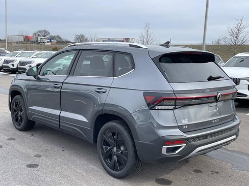 New 2026 Volkswagen Taos SE image 5