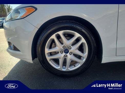 Used 2016 Ford Fusion SE w/ Equipment Group 202A image 26