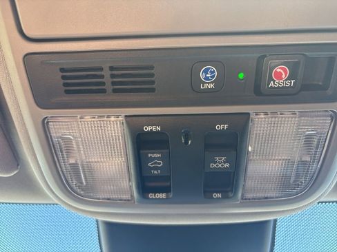 Used 2023 Honda Odyssey Touring image 25