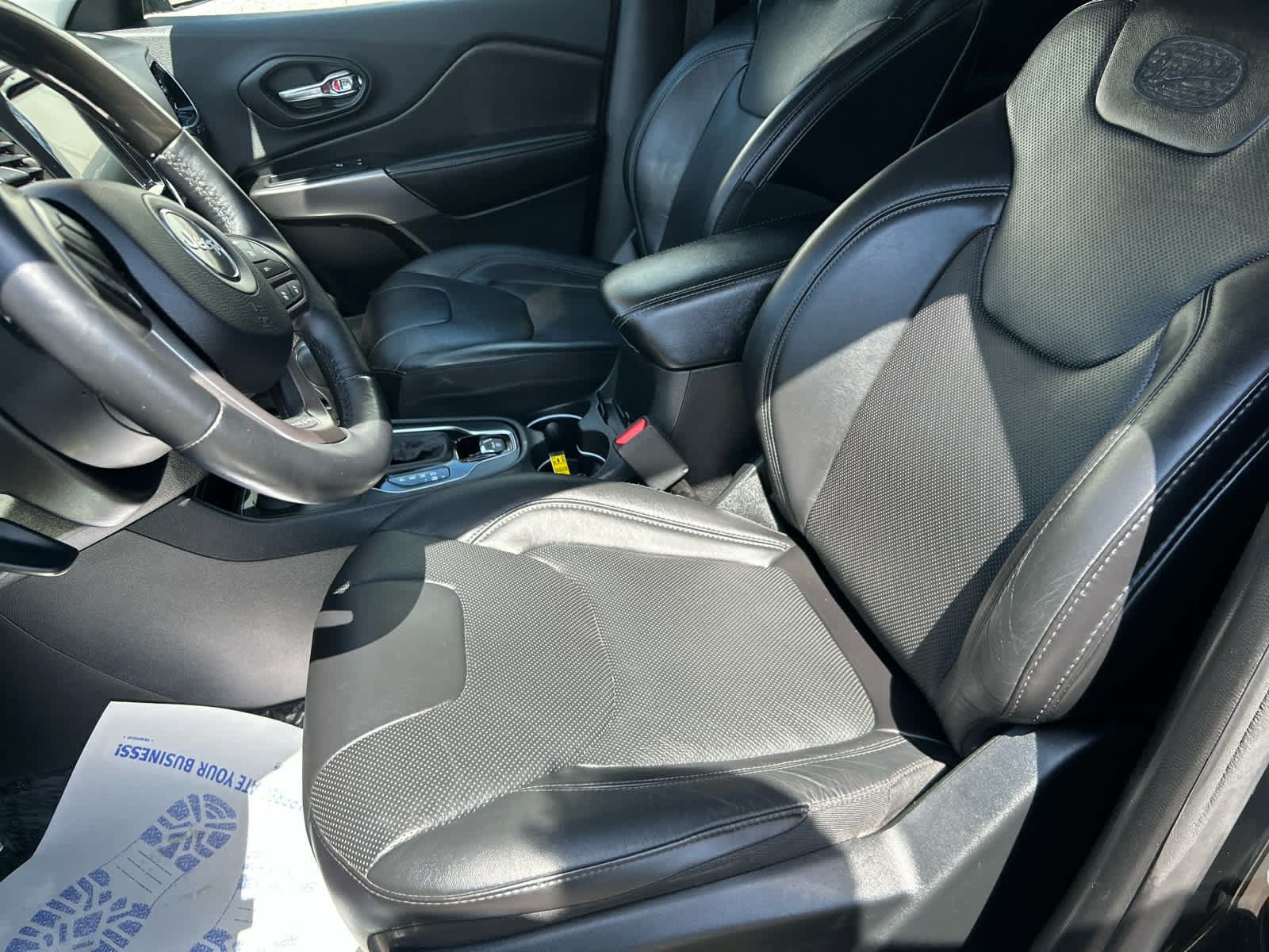 Used 2019 Jeep Cherokee Overland w/ Technology Group AWD/4WD image 13