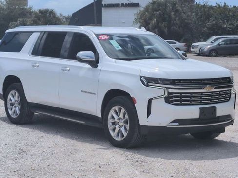 Used 2023 Chevrolet Suburban Premier image 3