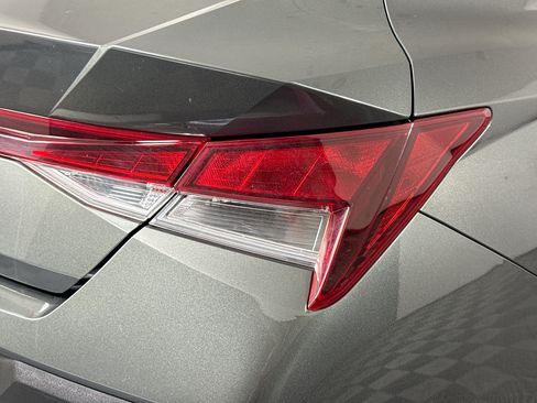 Used 2025 Hyundai Elantra SE FWD image 33