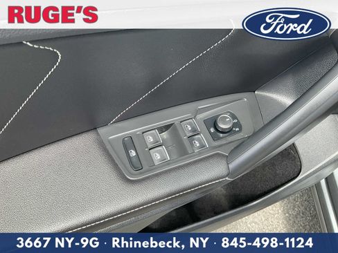 Used 2023 Volkswagen Tiguan SE R-Line AWD/4WD image 16