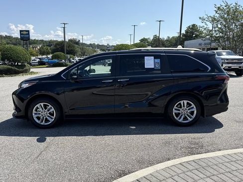 Used 2025 Toyota Sienna Limited AWD/4WD image 6
