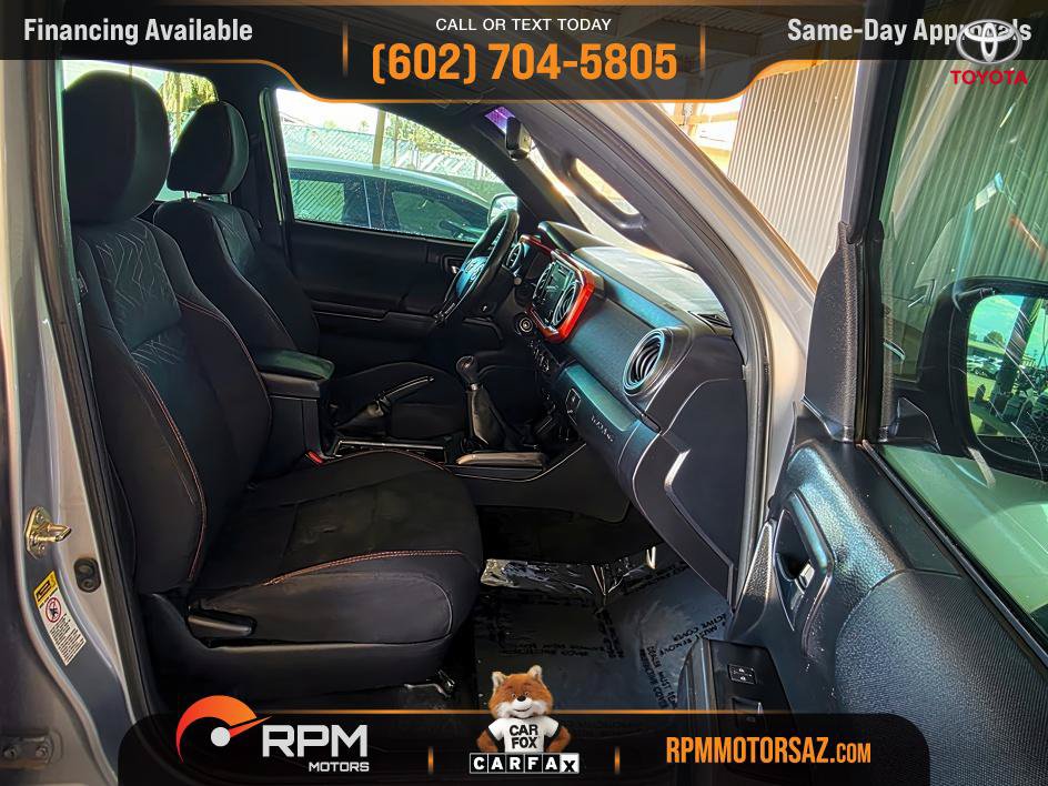 Used 2017 Toyota Tacoma TRD Off-Road AWD/4WD image 12