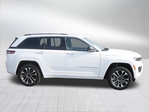 Used 2022 Jeep Grand Cherokee Overland AWD/4WD image 8