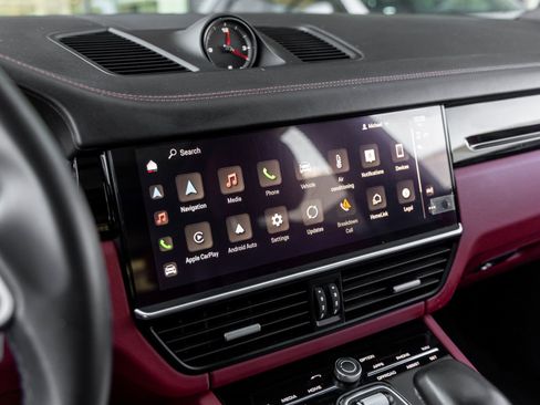 Certified 2022 Porsche Cayenne image 33