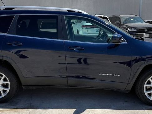 Used 2016 Jeep Cherokee Latitude w/ Comfort & Sound Group FWD image 5