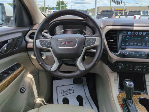Used 2017 GMC Acadia Denali w/ Technology Package FWD image 13