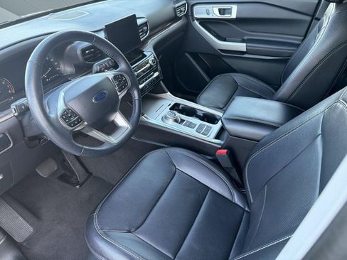 Used 2024 Ford Explorer Limited RWD image 4