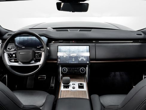 Used 2023 Land Rover Range Rover Long Wheelbase SE image 10