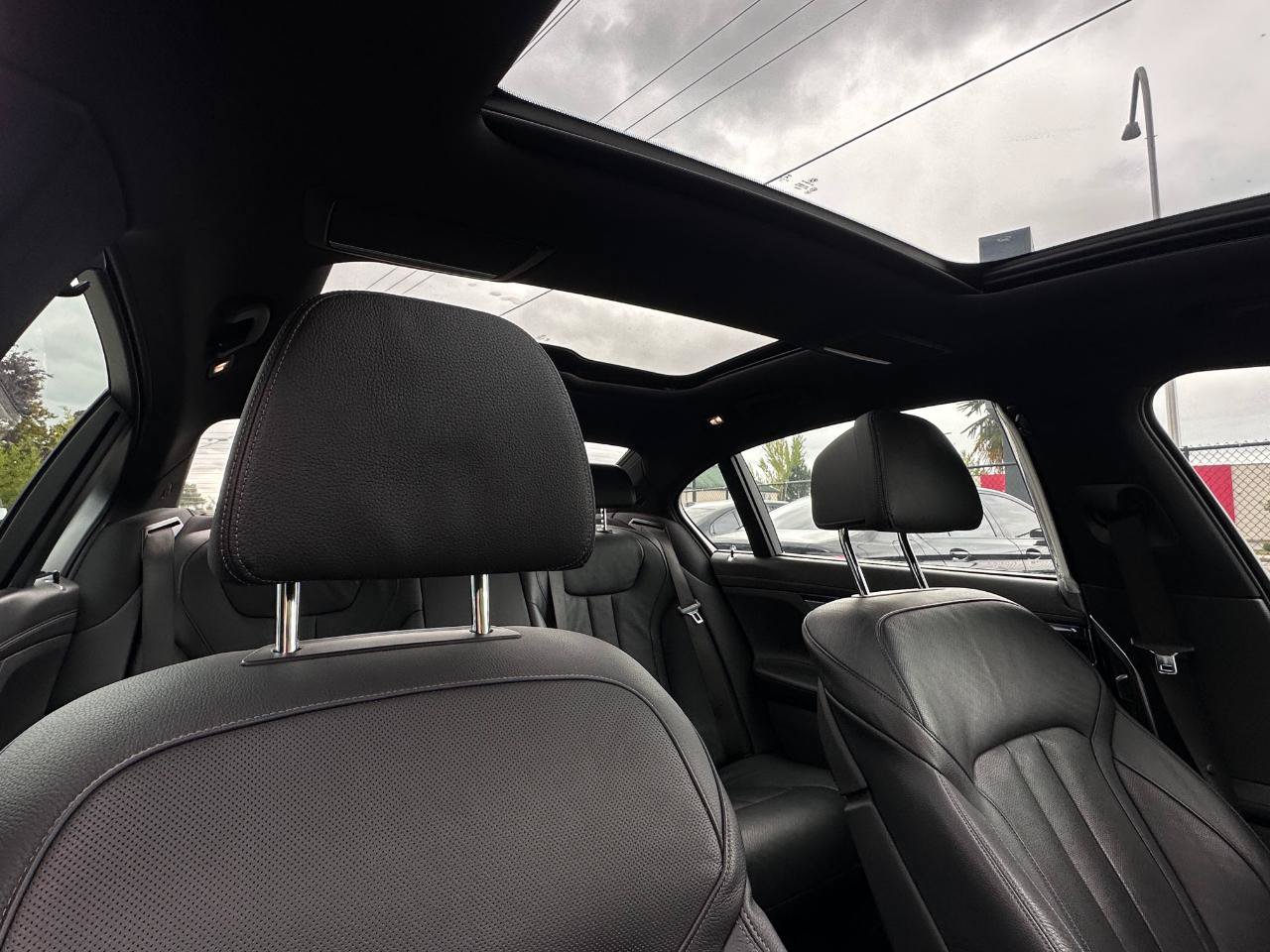 Used 2019 BMW 740i w/ Executive Package RWD image 33