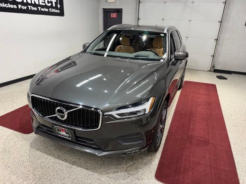 Used 2019 Volvo XC60 T6 Momentum w/ Advanced Package AWD/4WD image 4