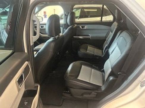 Used 2024 Ford Explorer XLT w/ Equipment Group 202A image 7