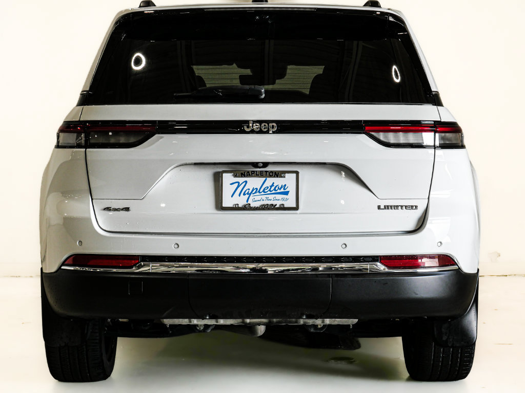 Used 2023 Jeep Grand Cherokee Limited w/ Luxury Tech Group II AWD/4WD image 7