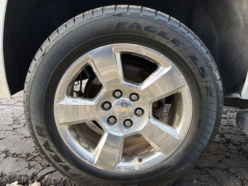 Used 2016 Chevrolet Suburban LT w/ Luxury Package image 6