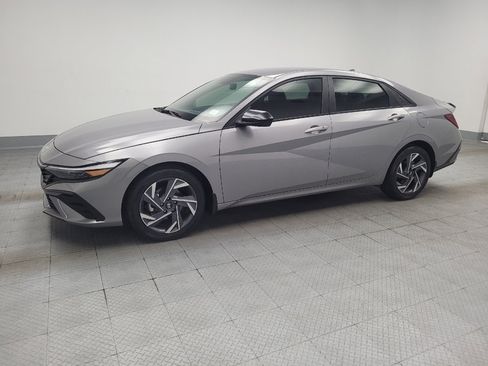 Used 2025 Hyundai Elantra Sport FWD image 2