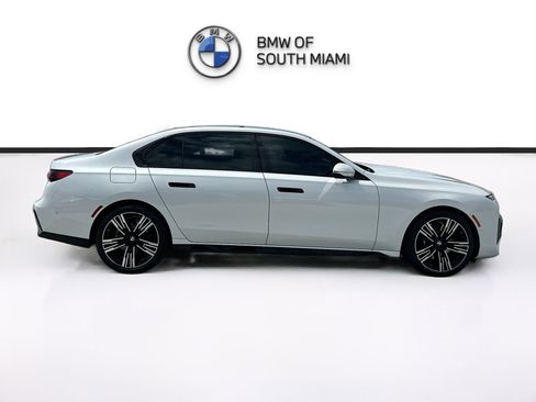 Certified 2025 BMW 740i w/ Premium Package RWD image 8