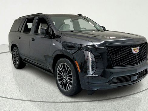 Certified 2025 Cadillac Escalade Sport Platinum w/ LPO, Floor Liner Package AWD/4WD image 7