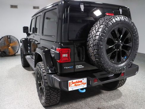 Used 2023 Jeep Wrangler Unlimited Sahara w/ Cold Weather Group AWD/4WD image 9