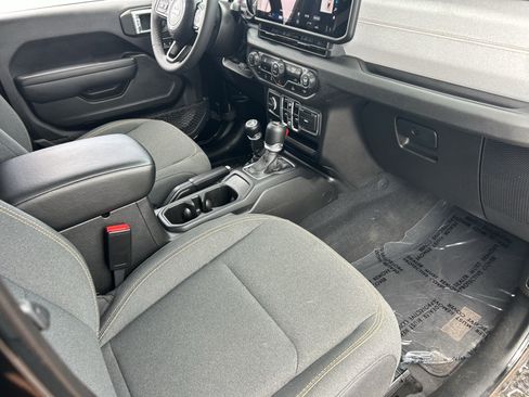 Used 2025 Jeep Wrangler Unlimited Sport AWD/4WD image 13